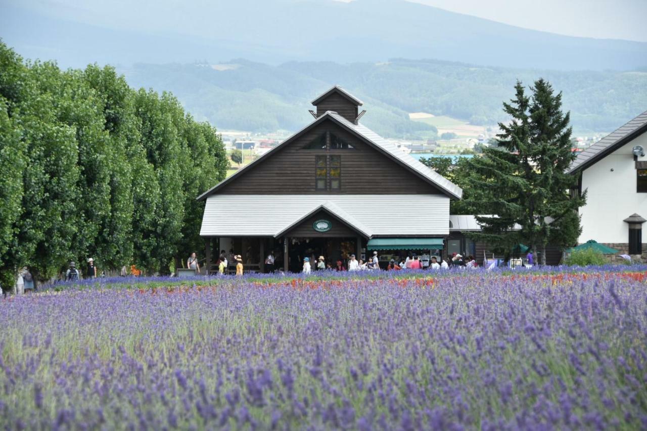 Hotel Hanafuji Inn Nakafurano Exterior foto